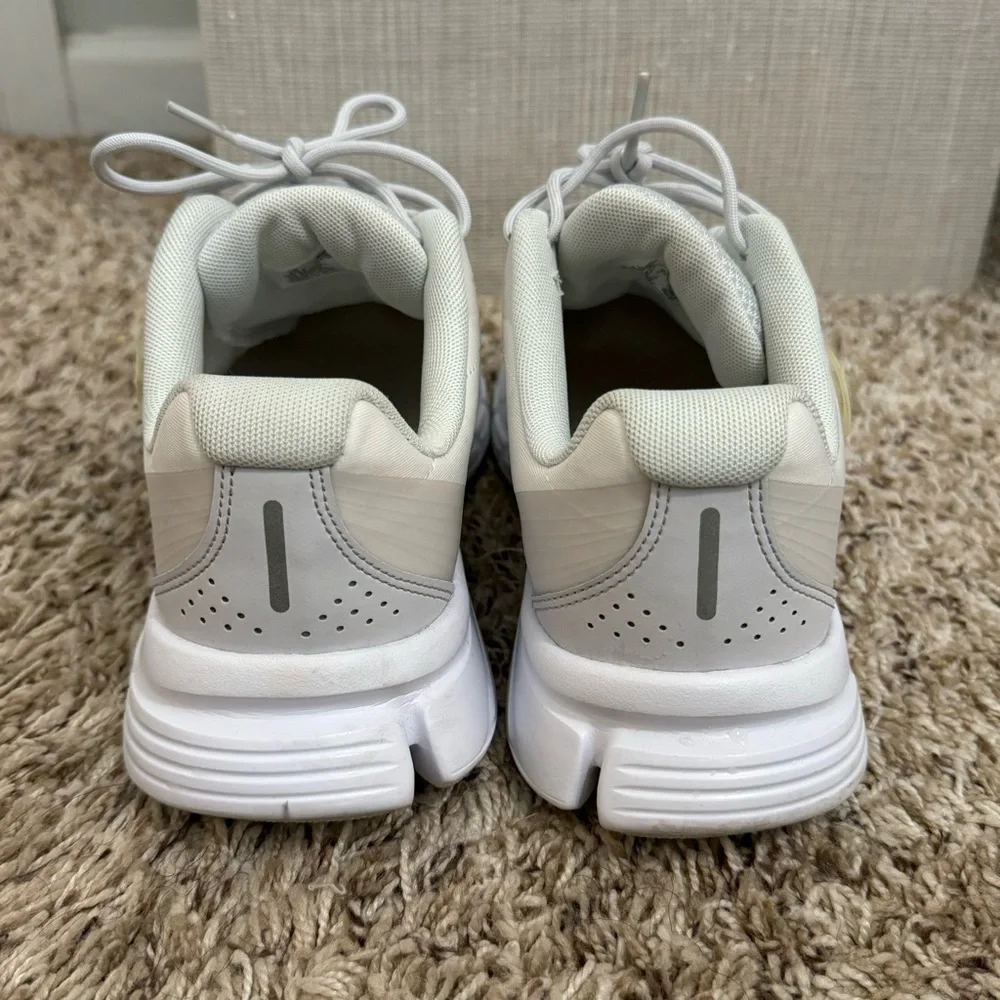 Nike ALPHINA 5000 Low Top Sneakers